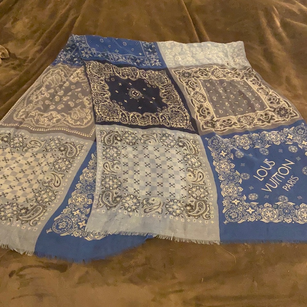 Louis Vuitton scarf